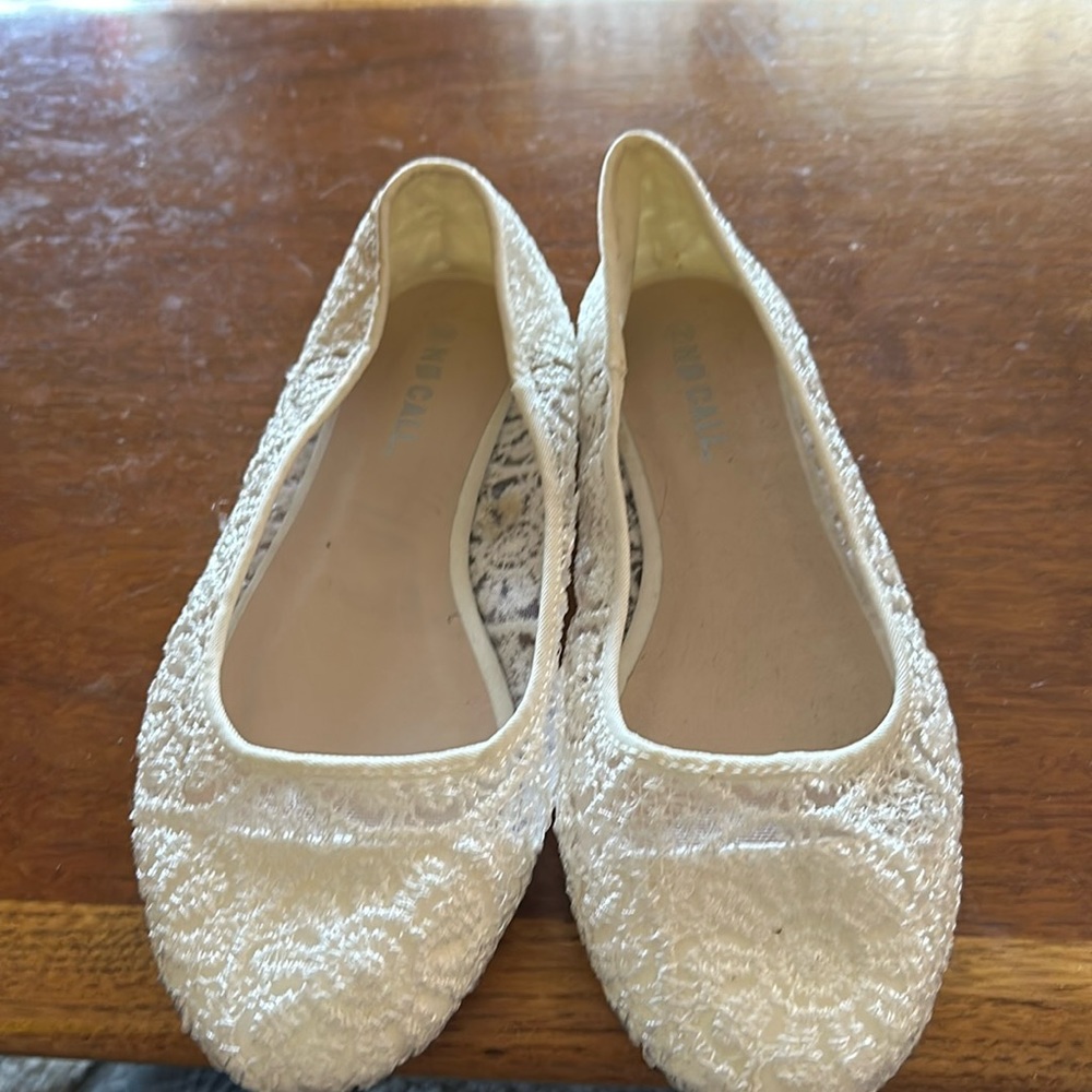 White Floral Lace No Call Flats